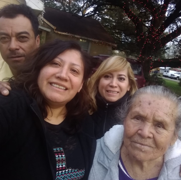 Meet your Posher, Claudia - Picture 1 of 1